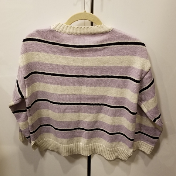 Aesthetic K-Fashion Striped Sweater - Picture 2 of 2